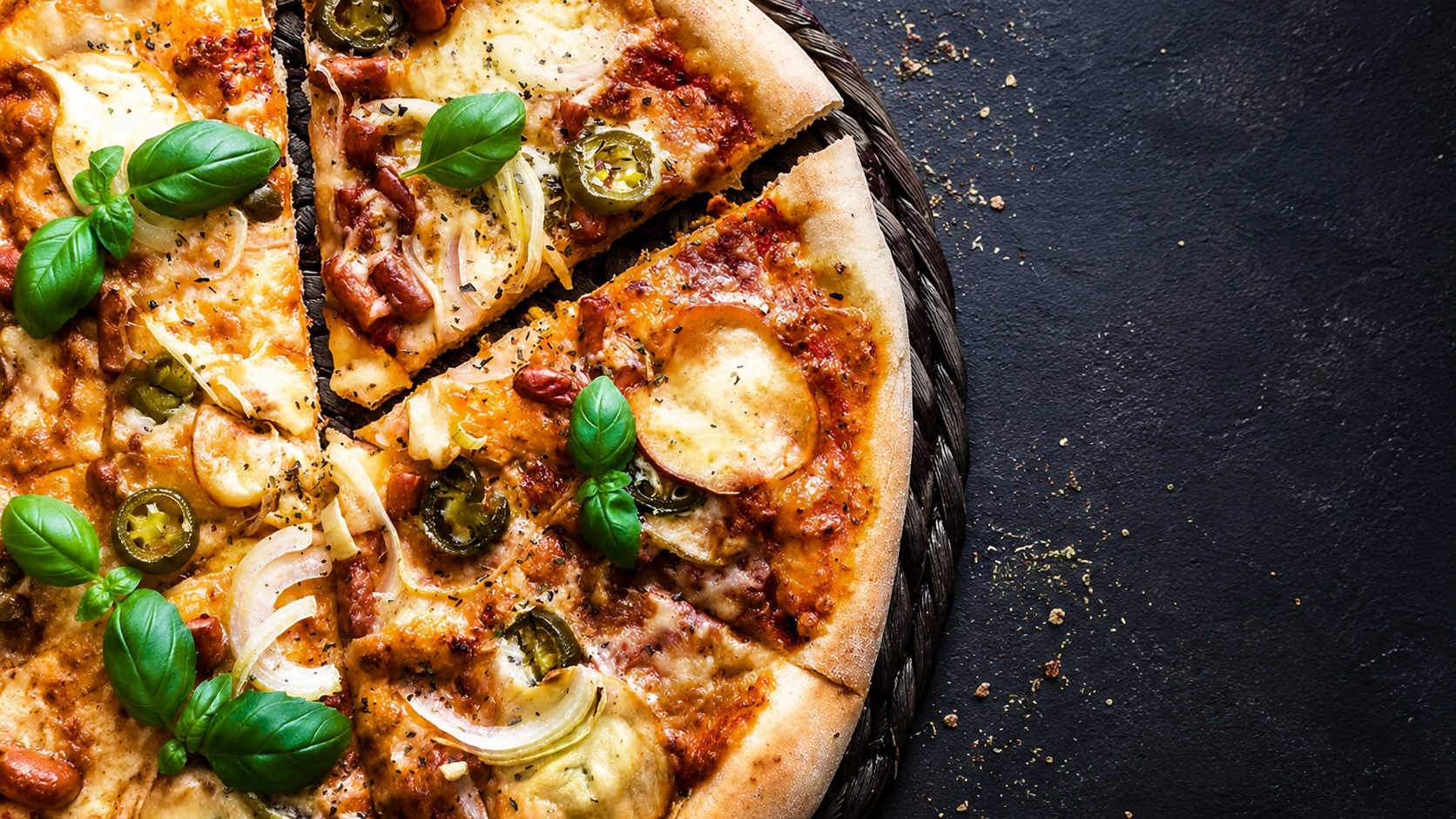 Artisanal style pizza at Maccheroni